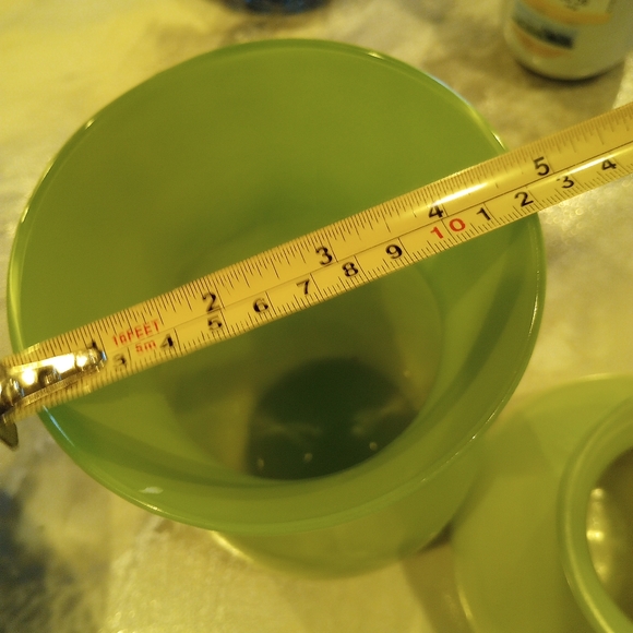 Lovely Pair of Green Glass Vases 💚 - Picture 4 of 9